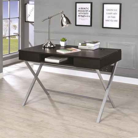 Компьютерный стол с хромированными ножками